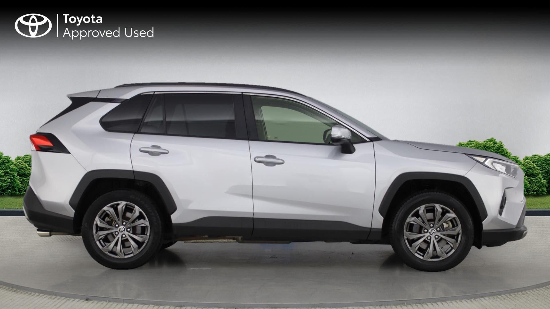Toyota RAV4 Image 2