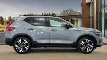 Volvo XC40 2.0 B4P Plus Dark 5dr Auto OE74GRK Image 2