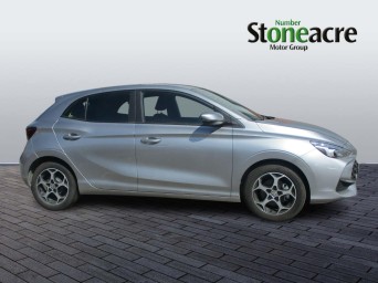 MG 3 1.5 SE Euro 6 (s/s) 5dr FG25UBA Image 2