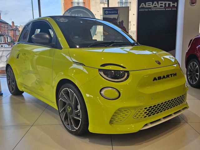 Abarth 500e Cabrio 42kWh Turismo Auto 2dr null Image 1