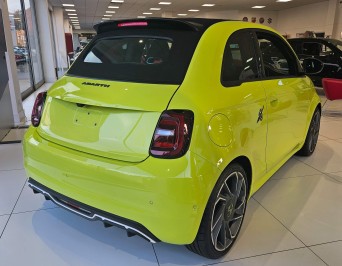 Abarth 500e Cabrio 42kWh Turismo Auto 2dr null Image 2