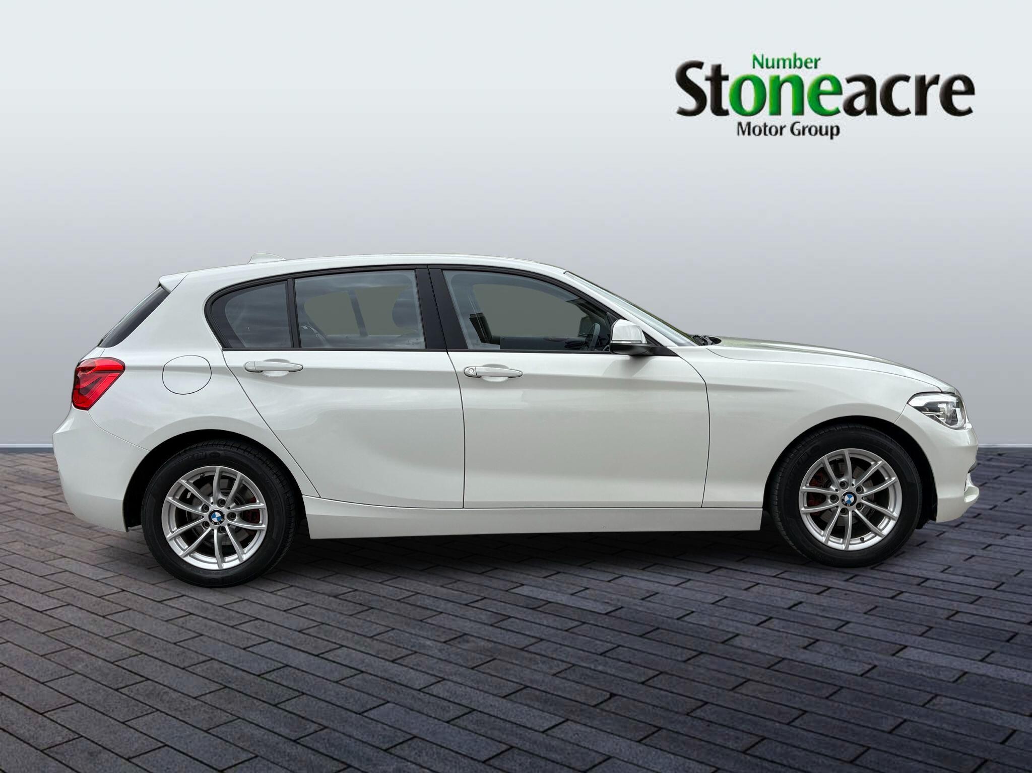 BMW 1 Series Image 2