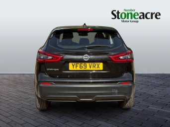 Nissan Qashqai 1.3 DiG-T Acenta Premium 5dr YF69VRX Image 3
