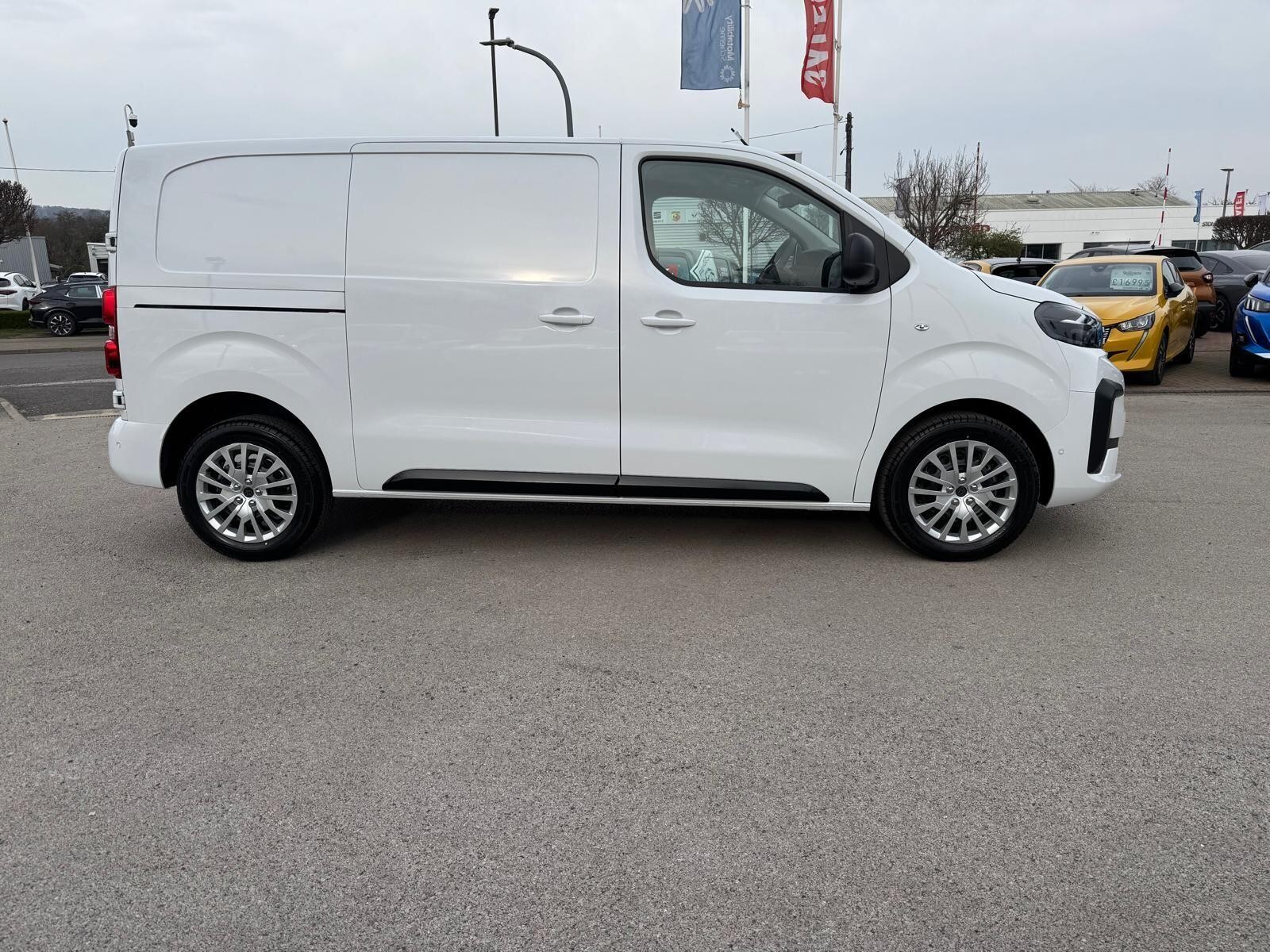 Peugeot Expert Image 2