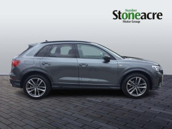 Audi Q3 1.5 TFSI CoD 35 Black Edition S Tronic Euro 6 (s/s) 5dr RV71VRJ Image 2