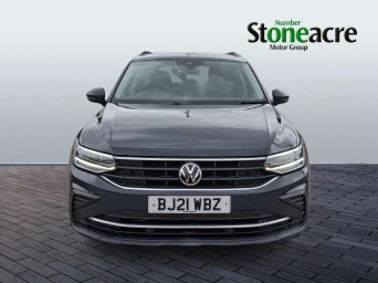 Volkswagen Tiguan 1.5 TSI 150 Life 5dr BJ21WBZ Image 2