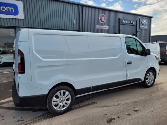 Renault Trafic LL30 Blue dCi 130 Extra Panel Van MY23 YP24XTC Image 3
