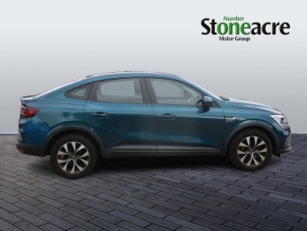 Renault Arkana Iconic E-TECH Hybrid 145 Auto MF22TZT Image 2