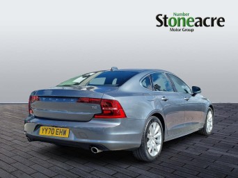 Volvo S90 2.0 T4 Momentum Plus 4dr Geartronic YY70EHW Image 2