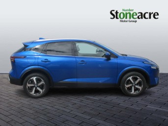 Nissan Qashqai 1.3 DIG-T MHEV Premiere Edition SUV 5dr Petrol Hybrid Manual Euro 6 (s/s) (140 ps) YX21TFA Image 2