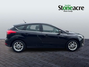 Ford Focus 1.0T EcoBoost Zetec Hatchback 5dr Petrol Manual Euro 6 (s/s) (100 ps) GU15NCJ Image 2