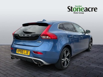 Volvo V40 1.5 T2 R-Design Pro Auto Euro 6 (s/s) 5dr KP66LJE Image 3