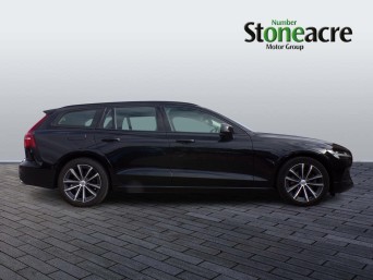 Volvo V60 Momentum B3 (163 hp) Auto YK71AZT Image 2