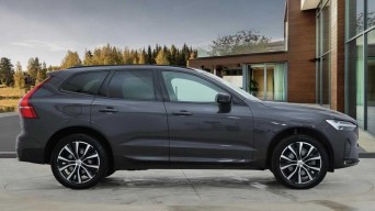 Volvo XC60 2.0 B5 MHEV Ultra Dark Auto AWD Euro 6 (s/s) 5dr OE74VZH Image 2
