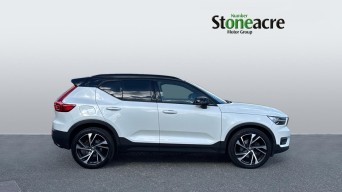 Volvo XC40 2.0 B4 MHEV R-Design Pro Auto AWD Euro 6 (s/s) 5dr NV21URD Image 3