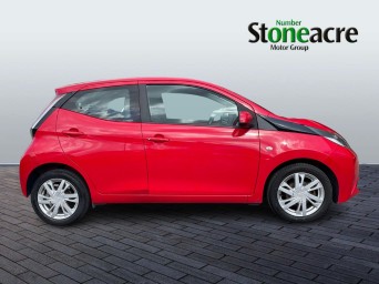Toyota Aygo 1.0 VVT-i x-pression Euro 5 5dr Euro 5 YG15OTF Image 2
