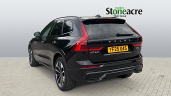 Volvo XC60 2.0 B5 MHEV Plus Auto AWD Euro 6 (s/s) 5dr YF25UAS Image 2