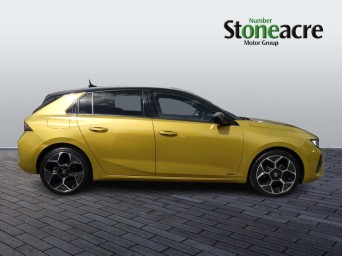 Vauxhall Astra 1.2 Turbo Ultimate Auto Euro 6 (s/s) 5dr YY22MVE Image 2
