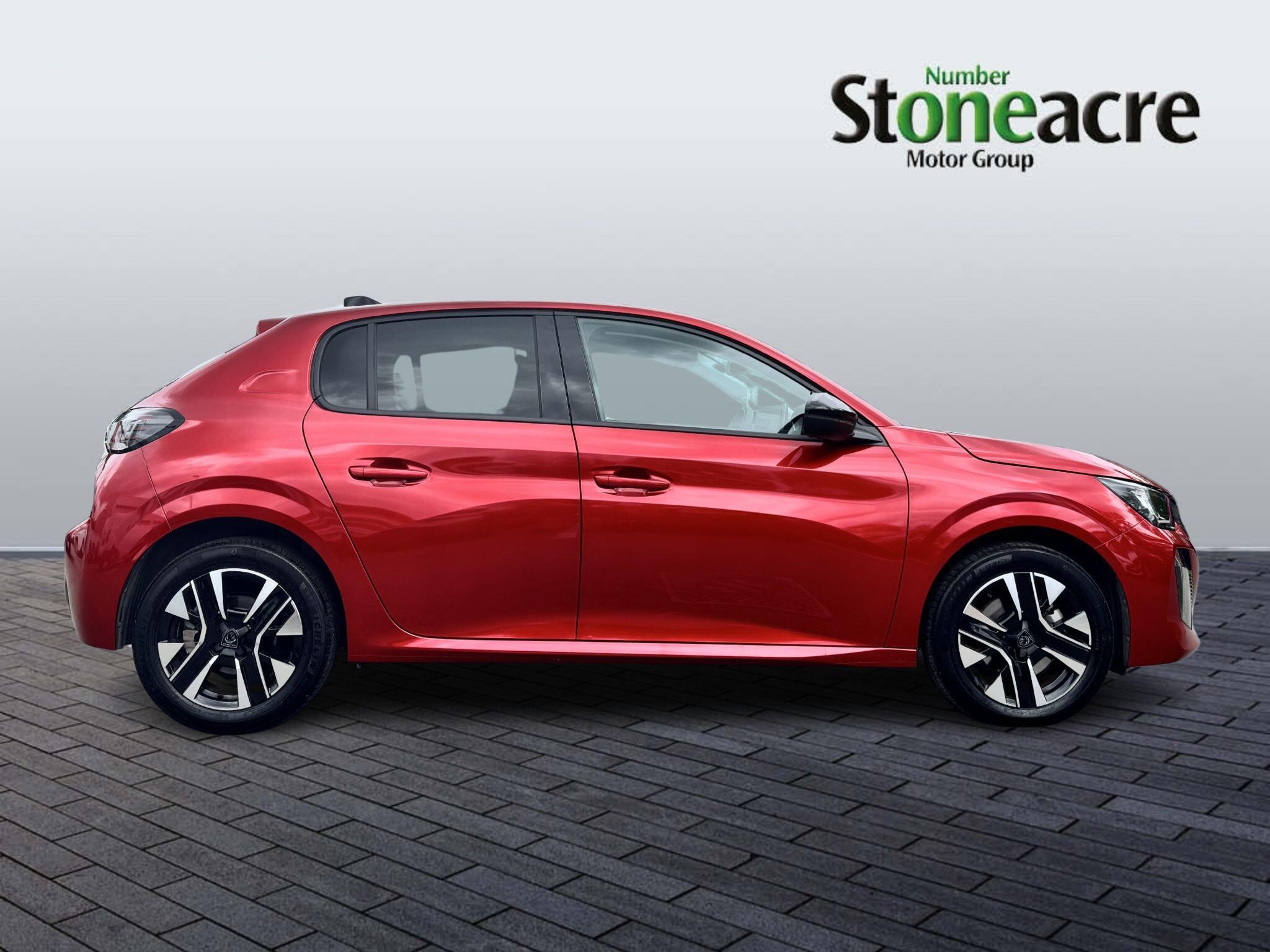Peugeot 208 Image 2