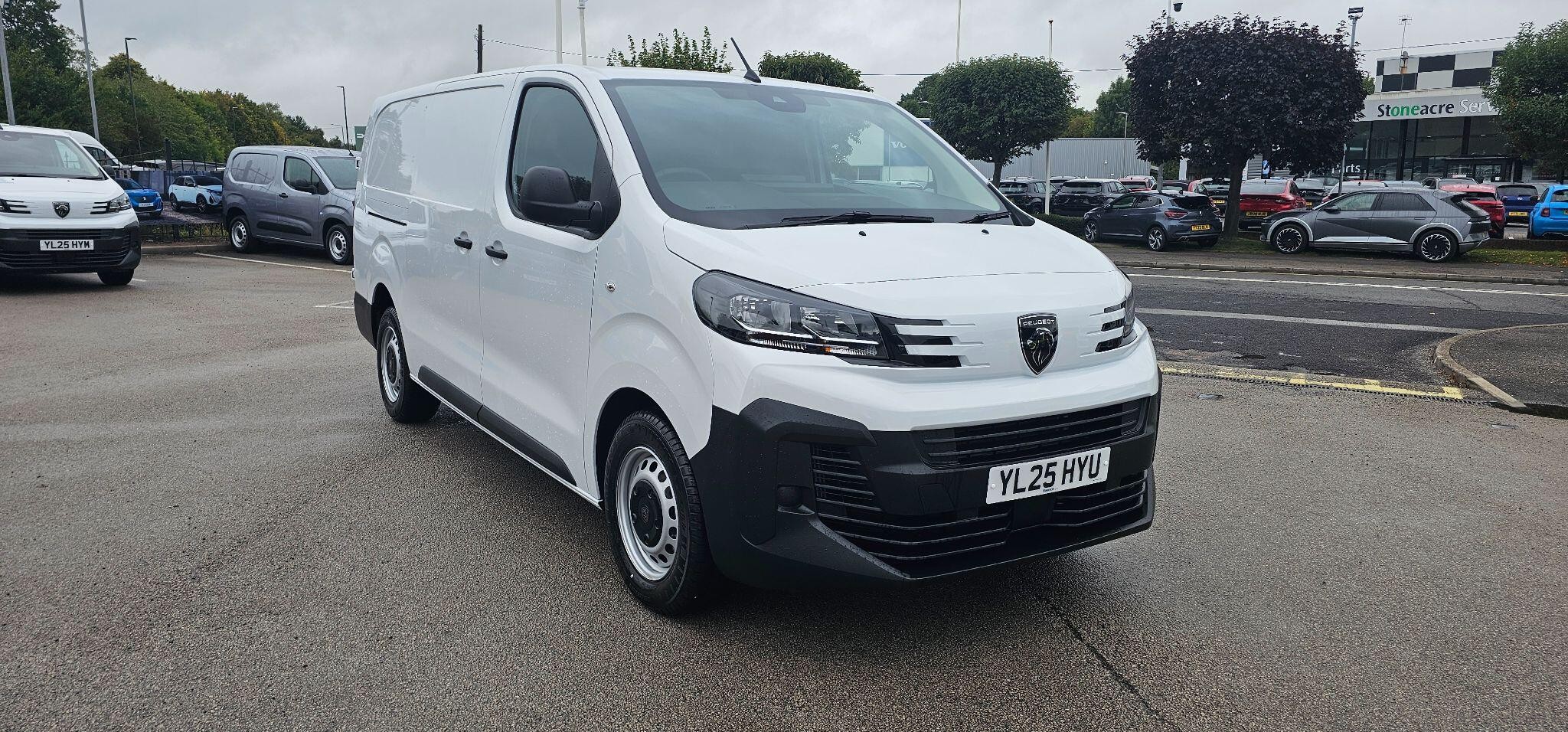 Peugeot Expert Image 1