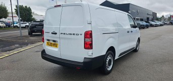 Peugeot Expert 2.0 BlueHDi 1400 Professional Long Panel Van LWB Euro 6 6dr YL25HYU Image 3