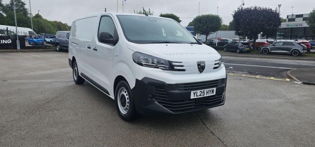 Peugeot Expert 2.0 BlueHDi 1400 Professional Long Panel Van LWB Euro 6 6dr YL25HYM Image 1