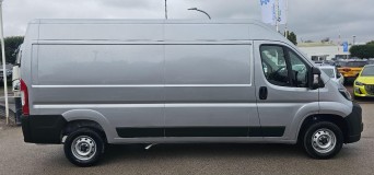 Peugeot Boxer 2.2 BlueHDi 335 Professional Manual L3 H2 Euro 6 (s/s) 5dr YL25HXB Image 2