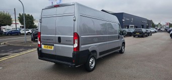 Peugeot Boxer 2.2 BlueHDi 335 Professional Manual L3 H2 Euro 6 (s/s) 5dr YL25HXB Image 3