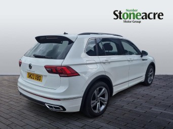 Volkswagen Tiguan 1.5 TSI R-Line Edition DSG Euro 6 (s/s) 5dr SM23XBD Image 3