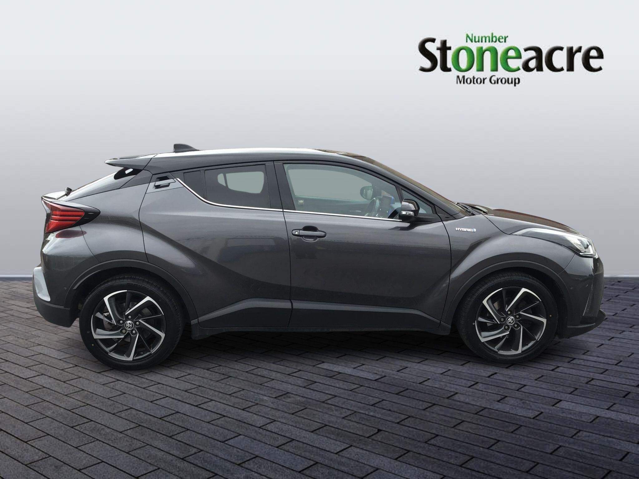 Toyota C-HR Image 2