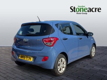 Hyundai i10 1.0 S Euro 5 5dr AK16OJN Image 3