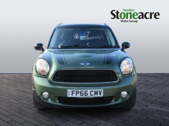 MINI Countryman 1.6 Cooper 5dr FP66CMV Image 3
