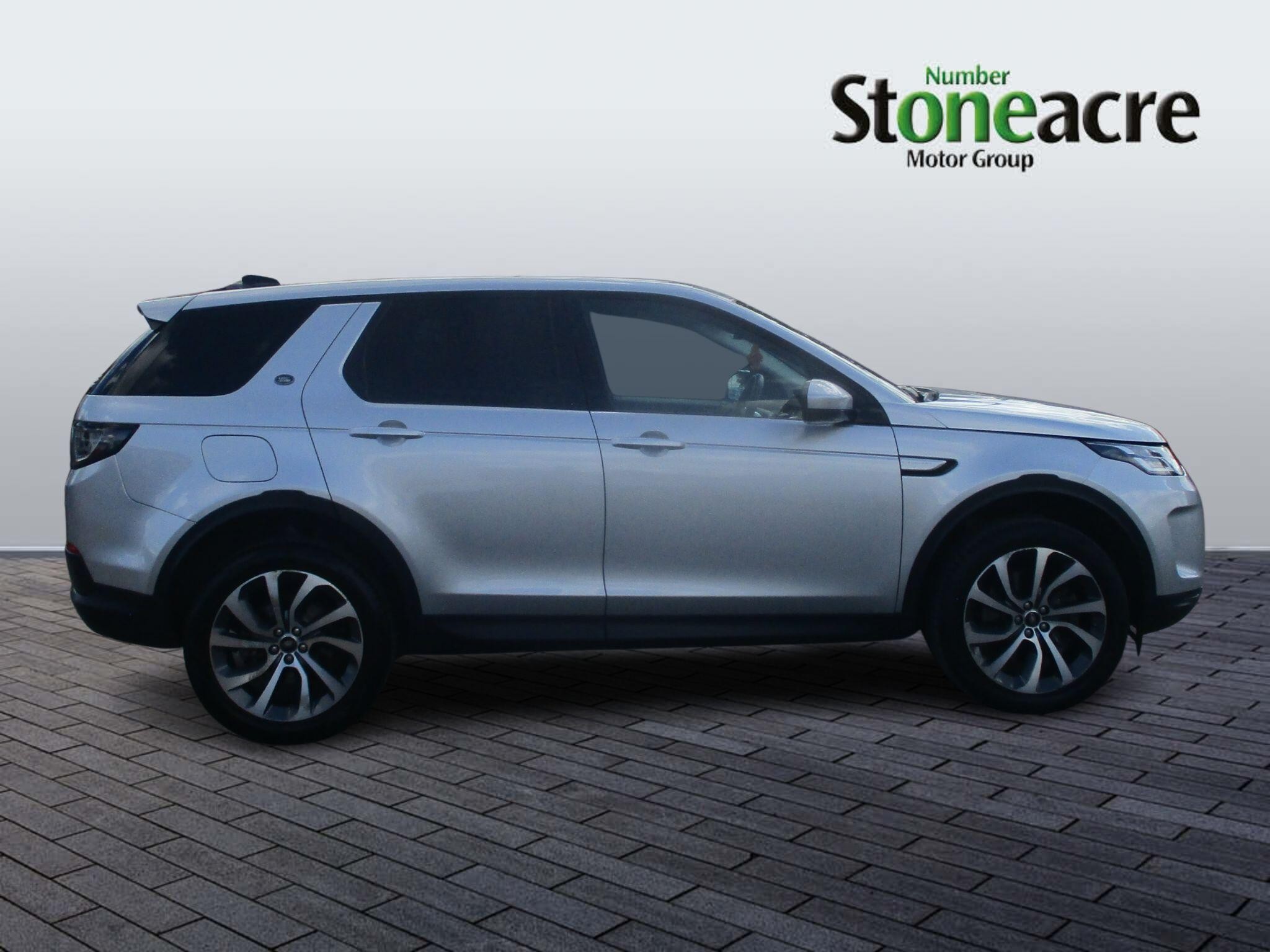 Land Rover Discovery Sport Image 2