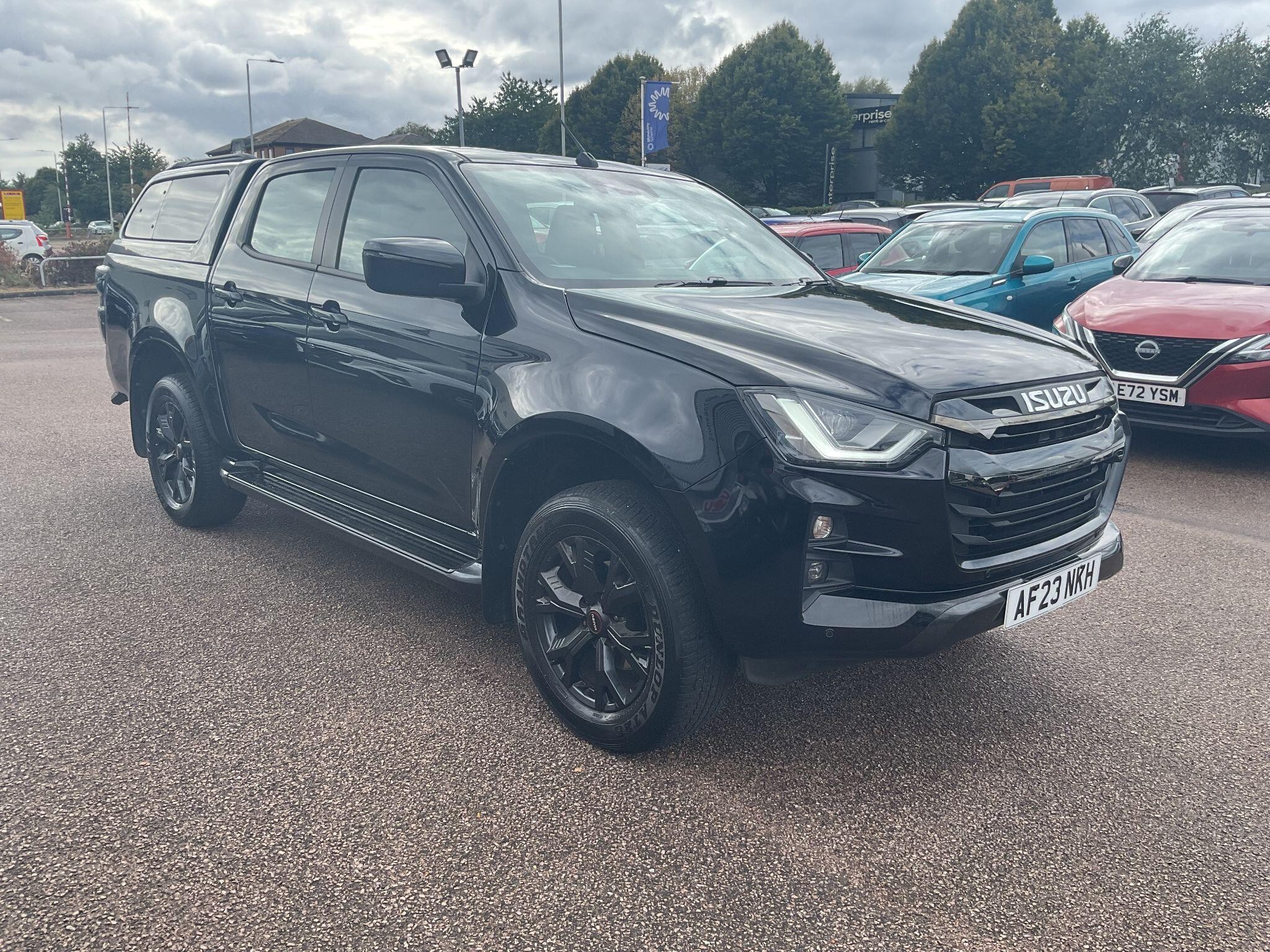 Isuzu D-Max V-Cross Image 1