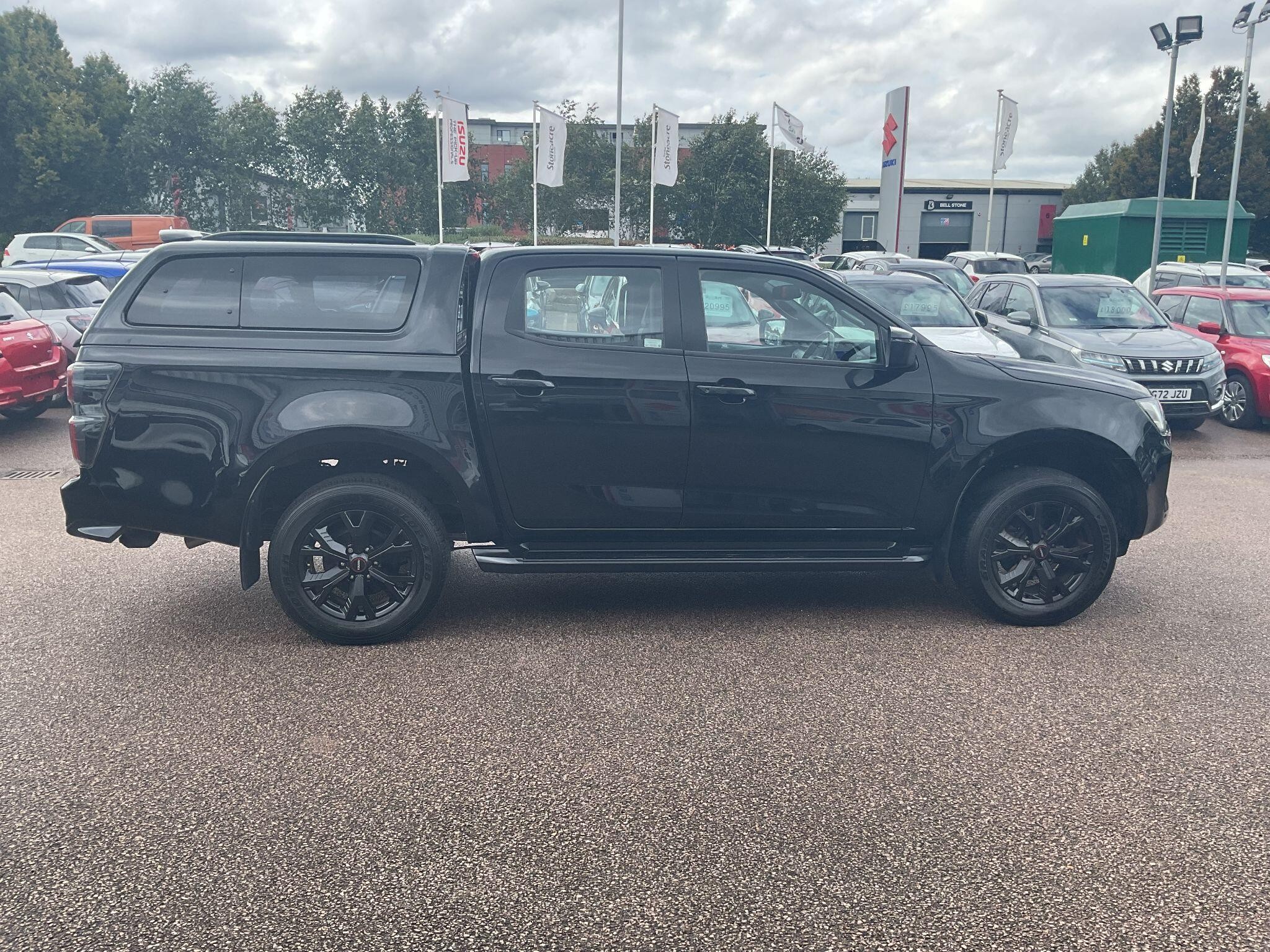Isuzu D-Max V-Cross Image 2