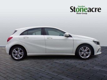 Mercedes-Benz A-Class 1.6 A160 Sport (Executive) Euro 6 (s/s) 5dr WJ67ANU Image 2