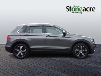 Volkswagen Tiguan 2.0 TDI BlueMotion Tech SE Navigation DSG 4Motion Euro 6 (s/s) 5dr EO17HXC Image 2