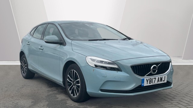 Volvo V40 2.0 T2 Momentum Euro 6 (s/s) 5dr YB17AWJ Image 1