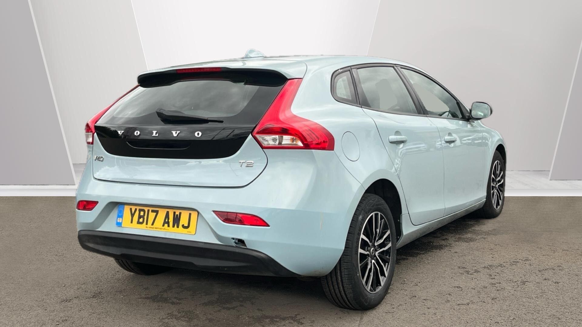 Volvo V40 Image 2
