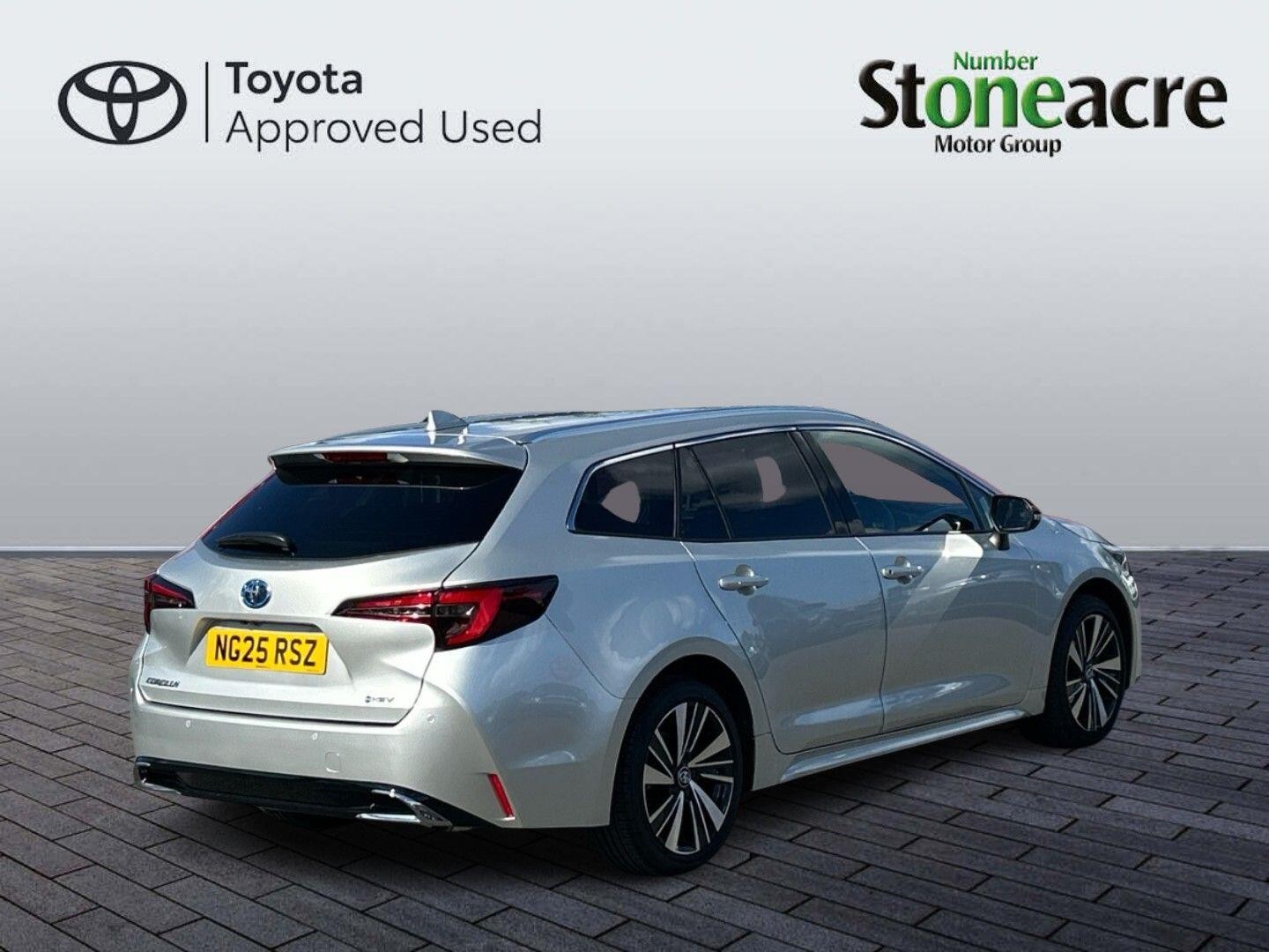 Toyota Corolla Touring Sports Image 3