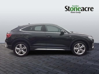 Audi Q3 2.0 TFSI 40 S line Sportback S Tronic quattro Euro 6 (s/s) 5dr YC22CYA Image 2