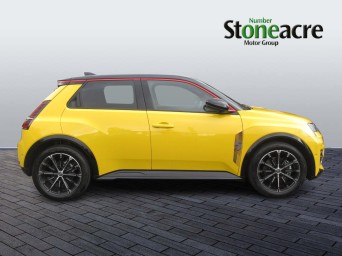 Renault 5 E-Tech Electric urban range 40kWh iconic five Auto 5dr NU75RRT Image 2