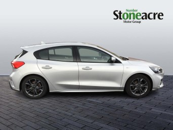 Ford Focus 1.0T EcoBoost ST-Line Euro 6 (s/s) 5dr BK20KFC Image 2