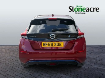 Nissan LEAF 40kWh Tekna Hatchback 5dr Electric Auto (150 ps) MF69XUE Image 3