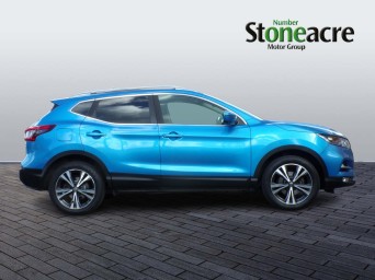 Nissan Qashqai 1.2 DiG-T N-Connecta 5dr KR67FPC Image 2