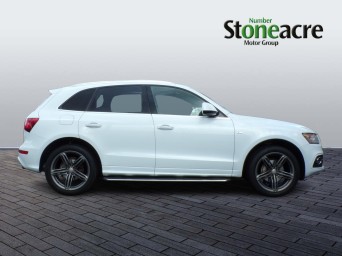 Audi Q5 2.0 TFSI S line Plus Tiptronic quattro Euro 6 (s/s) 5dr BP64NHM Image 2