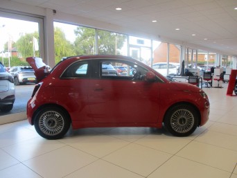 Fiat 500e C 87kW Red 42kWh 2dr Auto YP25VFC Image 2