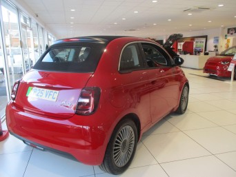 Fiat 500e C 87kW Red 42kWh 2dr Auto YP25VFC Image 3