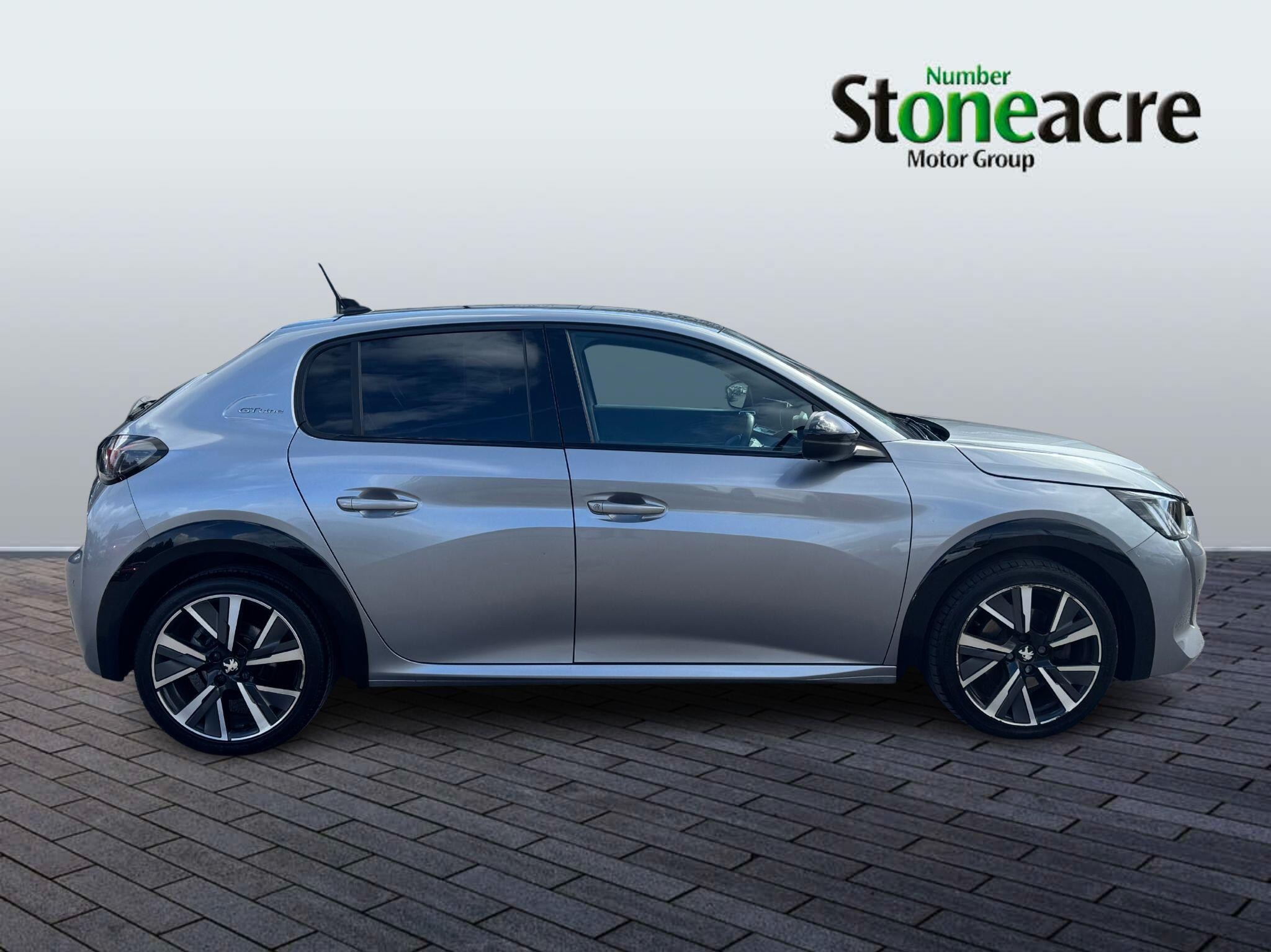 Peugeot 208 Image 2