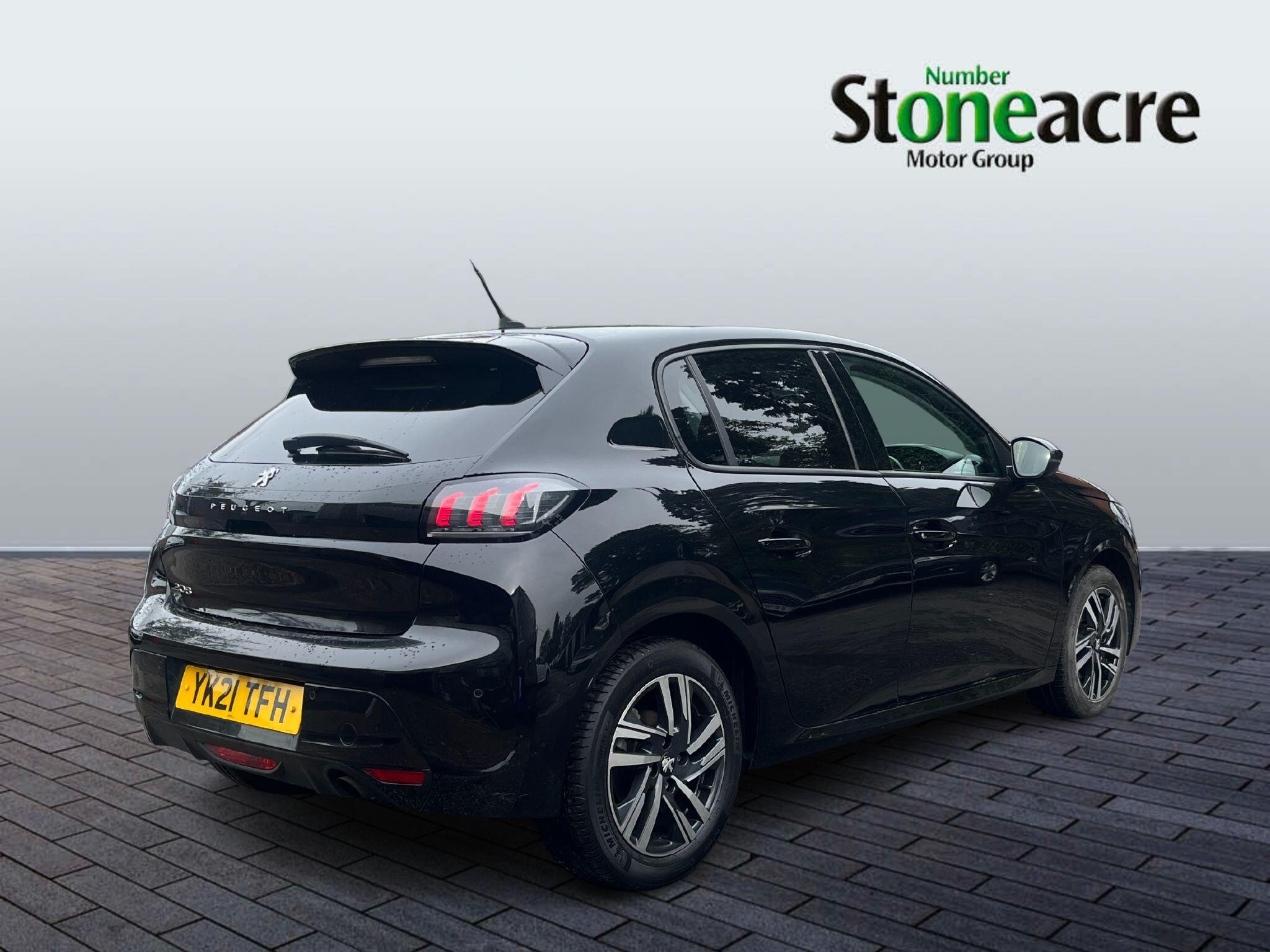 Peugeot 208 Image 3